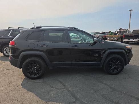 Used 2018 Jeep Cherokee Trailhawk w/ Comfort & Convenience Group AWD/4WD image 9