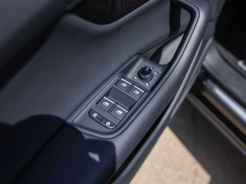 Used 2022 Audi Q8 Premium image 21