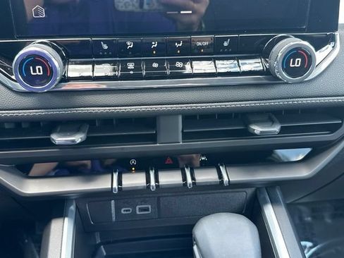 Used 2025 Chevrolet Colorado LT w/ LT Convenience Package AWD/4WD image 30