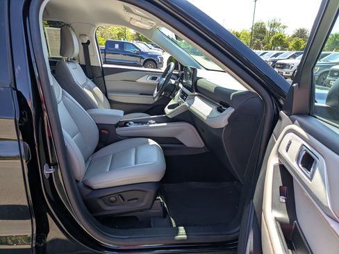 Certified 2025 Ford Explorer Active w/ Active Comfort Package AWD/4WD image 39