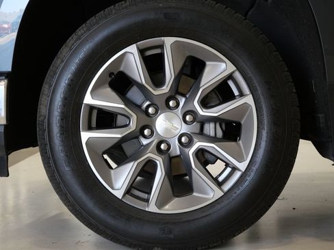 Used 2022 Chevrolet Silverado 1500 LT AWD/4WD image 8