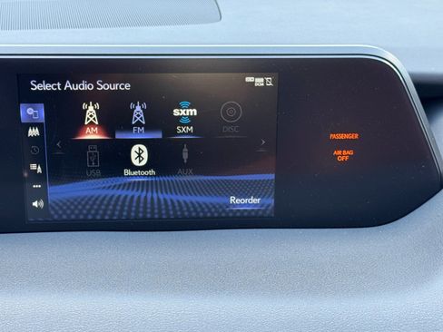 Used 2021 Lexus UX 200 image 23