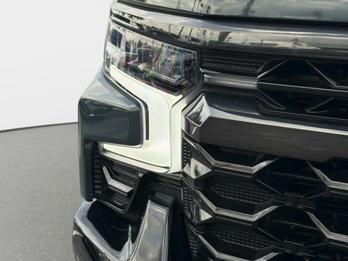 Used 2025 Chevrolet Silverado 1500 ZR2 AWD/4WD image 9