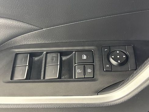 Used 2025 Toyota RAV4 XLE AWD/4WD image 59