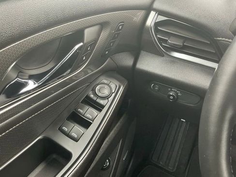 Used 2023 Chevrolet Traverse Premier AWD/4WD image 24