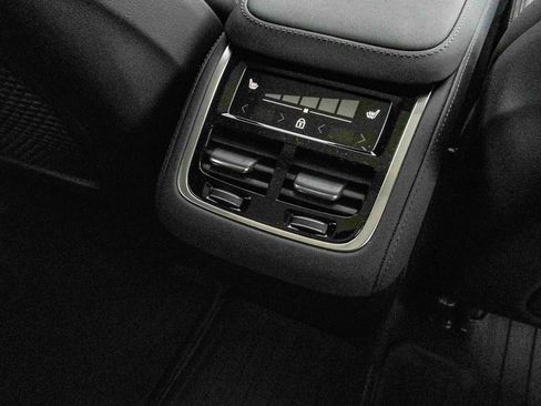 New 2026 Volvo XC90 B6 Ultra w/ Lounge Package image 21