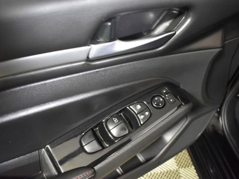 Certified 2024 Nissan Altima 2.5 SR w/ SR Premium Package image 8