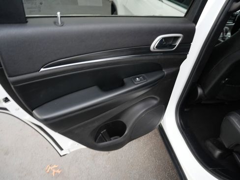 Used 2021 Jeep Grand Cherokee Limited w/ Trailer Tow Group IV image 18