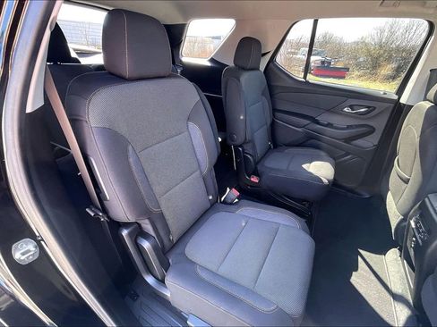 Used 2021 Chevrolet Traverse LT image 24