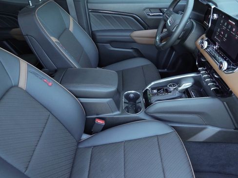 Used 2025 GMC Canyon AT4 w/ Nightfall Edition AWD/4WD image 14
