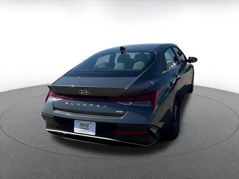 Used 2025 Hyundai Elantra Limited image 14