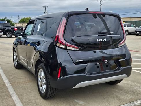 Used 2025 Kia Soul LX w/ LX Technology Package FWD image 4