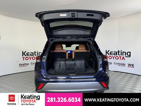 New 2026 Toyota Highlander Platinum AWD/4WD image 11
