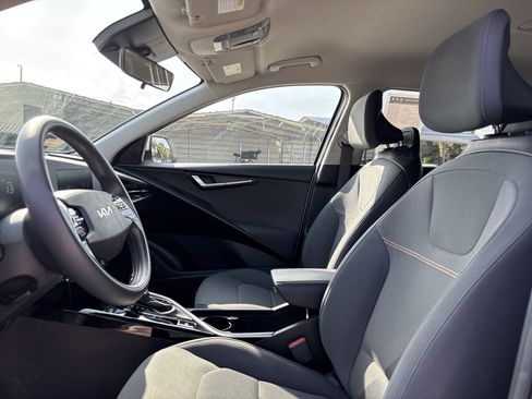 Used 2024 Kia Niro LX FWD image 13