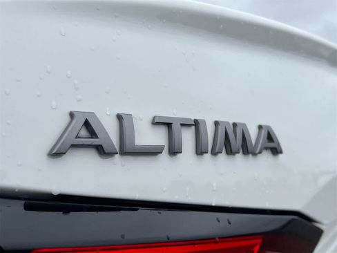 Used 2025 Nissan Altima 2.5 SV image 13
