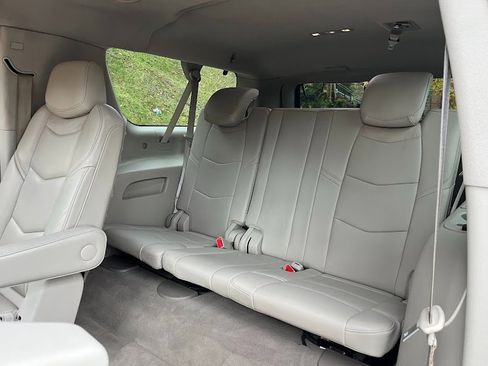 Used 2020 Cadillac Escalade ESV Premium Luxury image 45