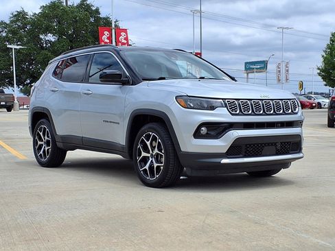 Used 2025 Jeep Compass Limited AWD/4WD image 3