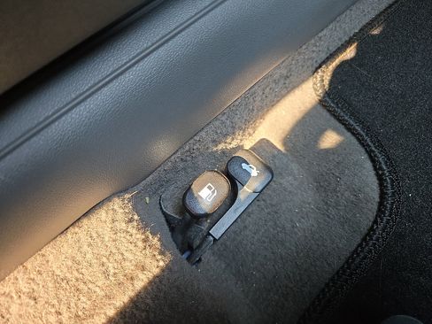 Certified 2024 Hyundai Elantra SE FWD image 30