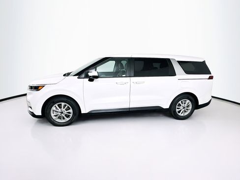 Used 2024 Kia Carnival LX image 4