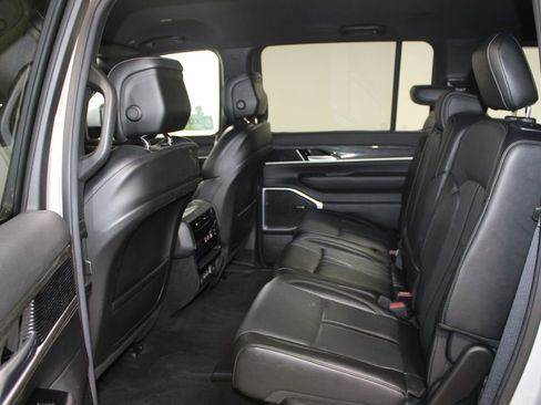 Used 2022 Jeep Wagoneer Series II image 23