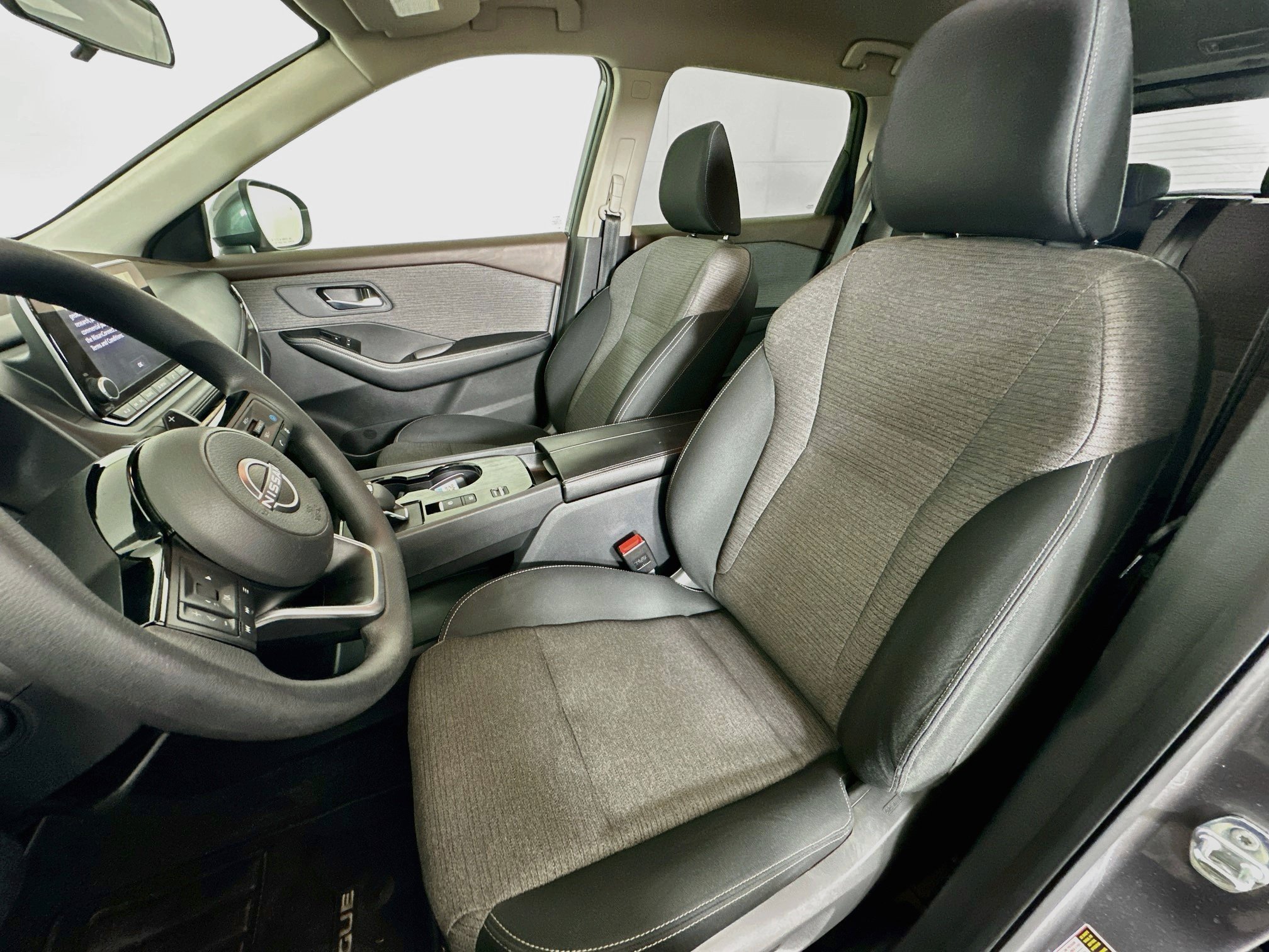 Used 2023 Nissan Rogue SV FWD image 13
