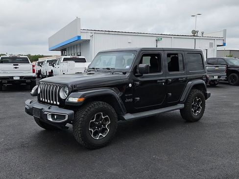 Used 2018 Jeep Wrangler Unlimited Sahara AWD/4WD image 2