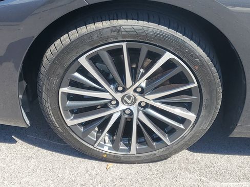 Certified 2022 Lexus ES 300h w/ Premium Package image 5