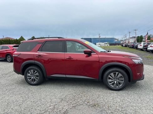 Used 2024 Nissan Pathfinder SV AWD/4WD image 4