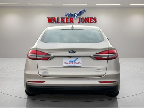 Used 2019 Ford Fusion SE image 4