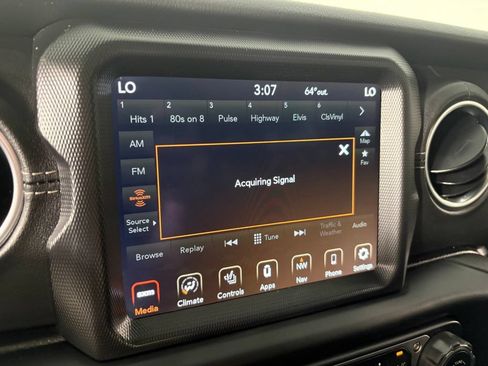 Used 2023 Jeep Wrangler Unlimited Sahara w/ Cold Weather Group AWD/4WD image 23