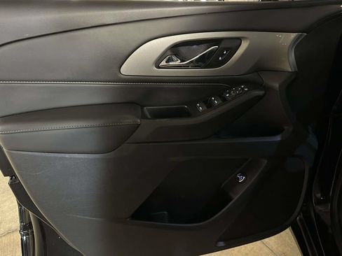 Used 2021 Chevrolet Traverse LT AWD/4WD image 18