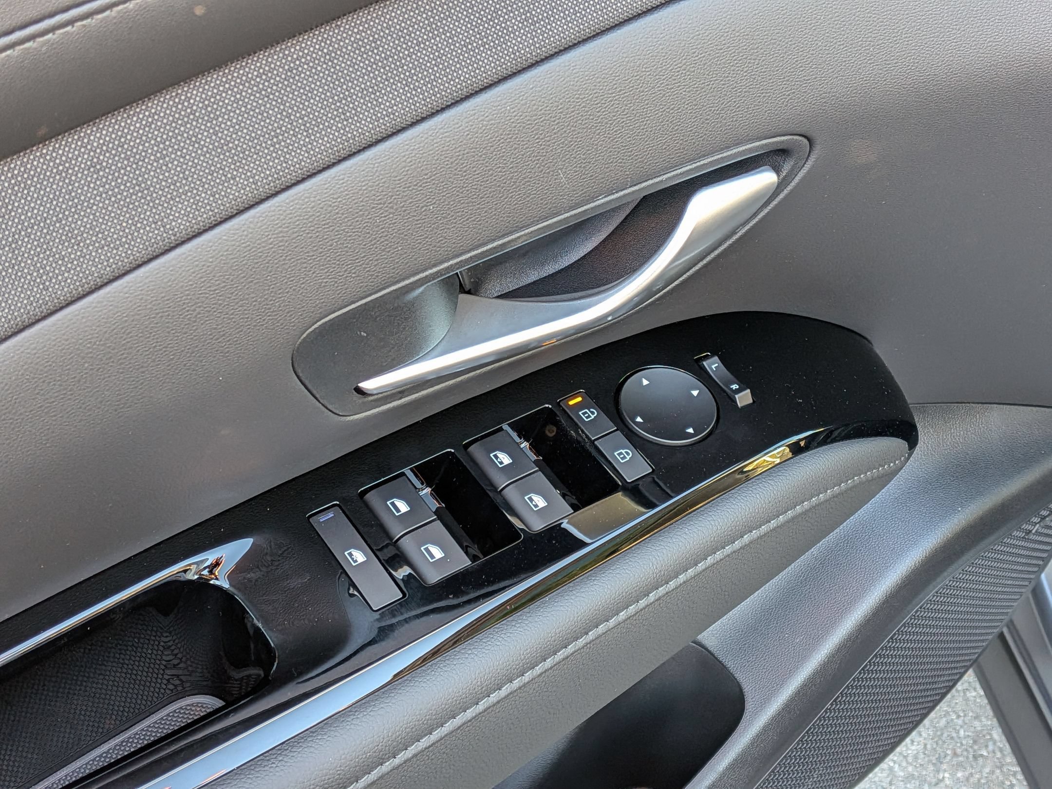 New 2026 Hyundai Tucson Limited FWD image 16