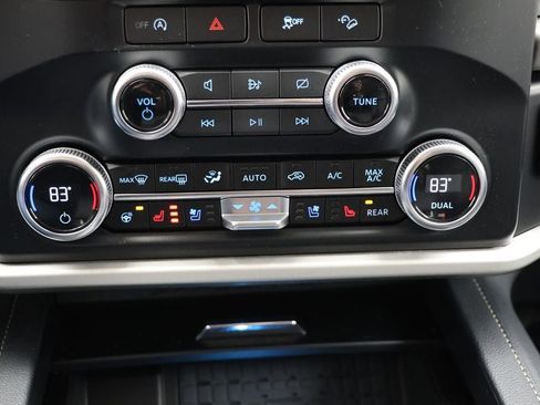 Used 2024 Ford Expedition XLT image 21