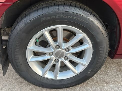 Used 2020 Dodge Grand Caravan SXT w/ Driver Convenience Group image 11