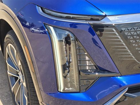 New 2026 Cadillac Vistiq Sport w/ LPO, Floor Liner Package image 9