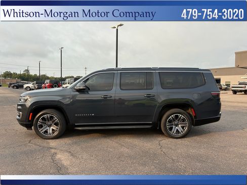 Used 2023 Jeep Wagoneer L Series II AWD/4WD image 8