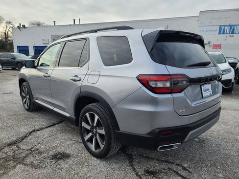 Certified 2023 Honda Pilot Touring image 3