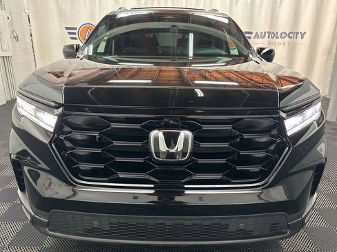 Used 2025 Honda Pilot Black Edition image 3