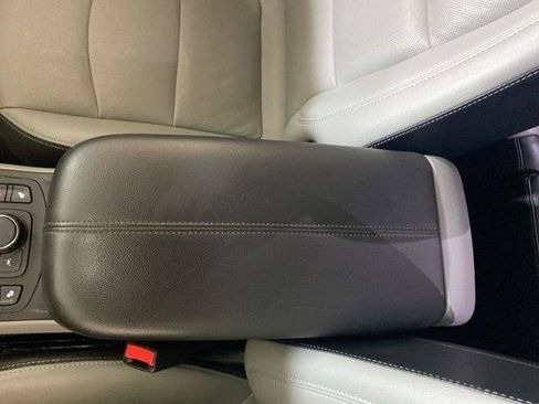 Used 2024 GMC Terrain SLT AWD/4WD image 46