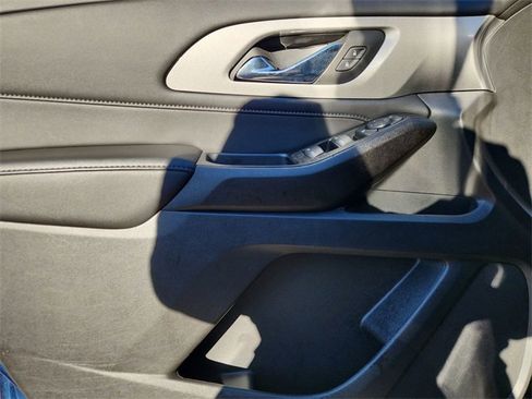 Used 2023 Chevrolet Traverse LT image 21