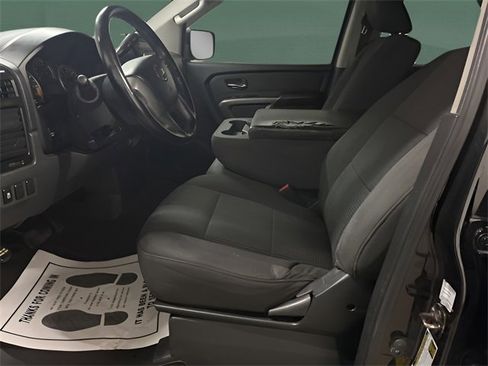 Used 2015 Nissan Titan SV image 11