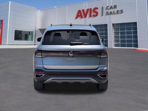 Used 2025 Volkswagen Taos SE FWD image 7