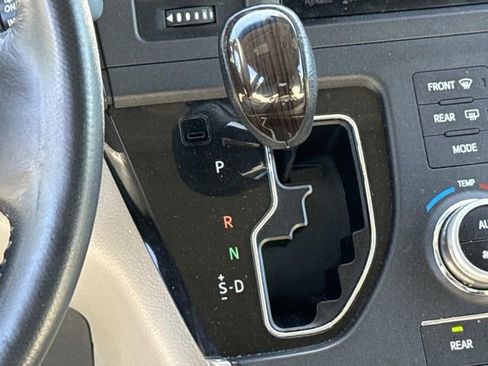 Used 2015 Toyota Sienna XLE Premium FWD image 21