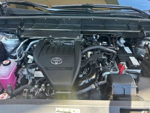 Certified 2024 Toyota Highlander LE AWD/4WD image 36