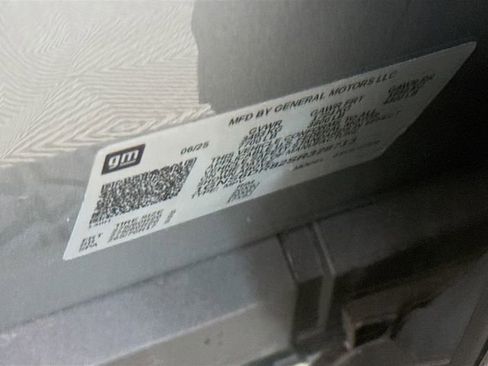 Used 2025 Chevrolet Suburban Z71 w/ Comfort Package image 36