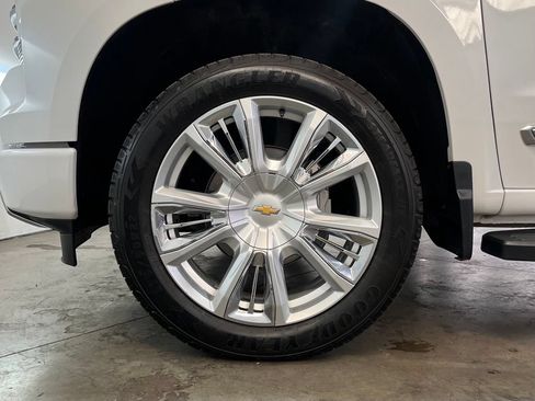 Used 2023 Chevrolet Silverado 1500 High Country w/ High Country Premium Package AWD/4WD image 14