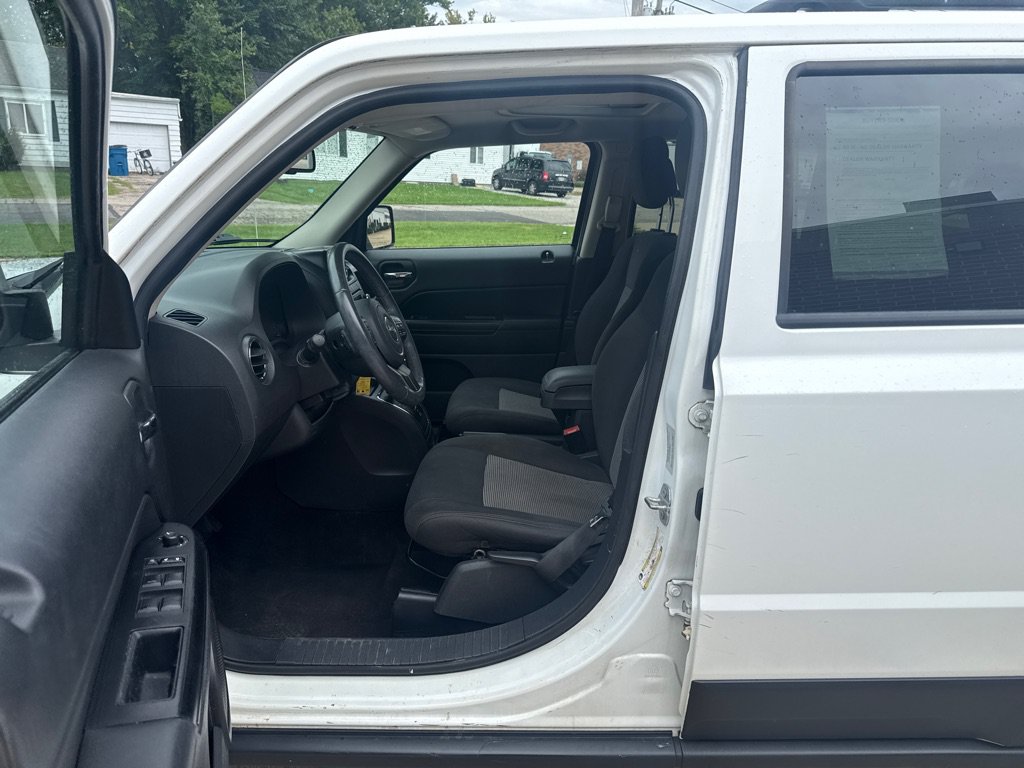 Used 2015 Jeep Patriot Latitude w/ Sun/Sound Group AWD/4WD image 10