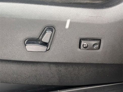 Used 2014 Chrysler Town & Country Touring image 11