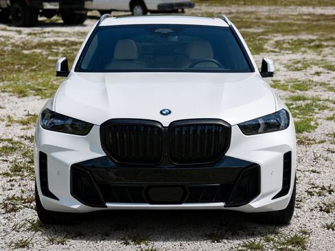 Used 2024 BMW X5 xDrive50e w/ M Sport Package AWD/4WD image 3
