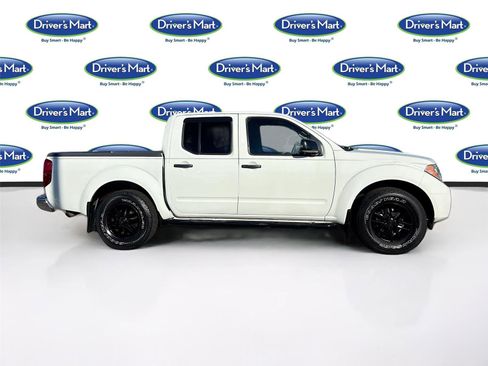 Used 2015 Nissan Frontier SV image 9